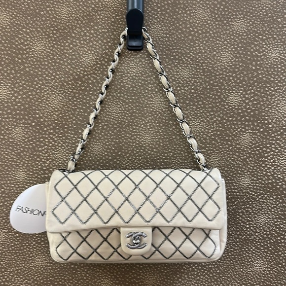 🔥🔥🔥Authentic Chanel Single Flap Leather Shoulder Bag - Picture 2 of 16